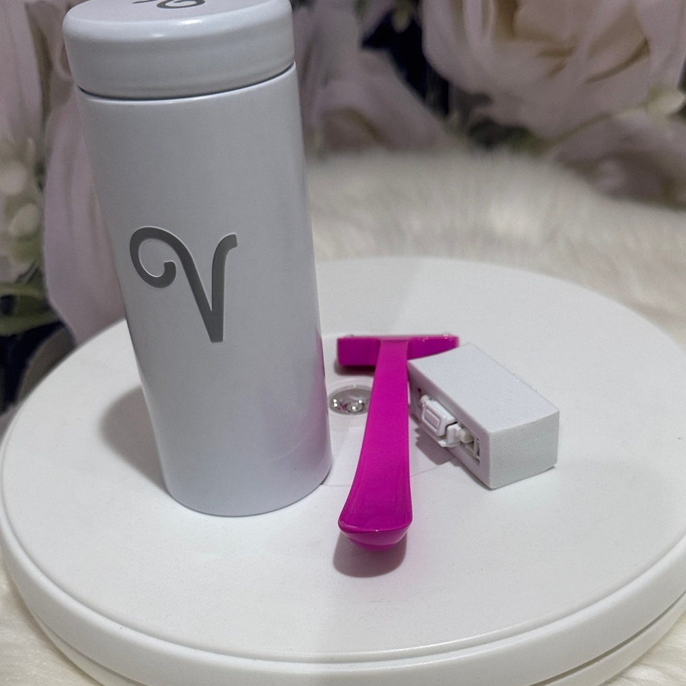 V- Pink Razor
